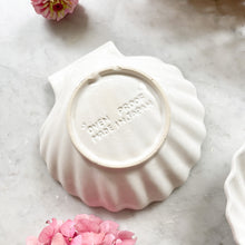 Afbeelding in Gallery-weergave laden, Keramieken schelpenschaaltjes