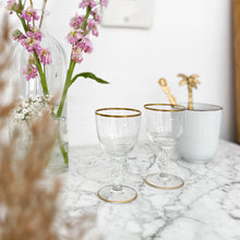 Afbeelding in Gallery-weergave laden, Vintage borrelglaasjes met gouden rand