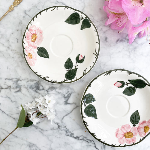 Vintage schoteltjes met bloemen