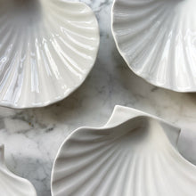 Afbeelding in Gallery-weergave laden, Set van 10 keramieken schelpenschaaltjes
