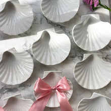 Afbeelding in Gallery-weergave laden, Set van 10 keramieken schelpenschaaltjes
