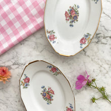 Afbeelding in Gallery-weergave laden, Vintage Franse bordjes met bloemen
