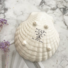 Afbeelding in Gallery-weergave laden, Vintage handbeschilderde schelp 
