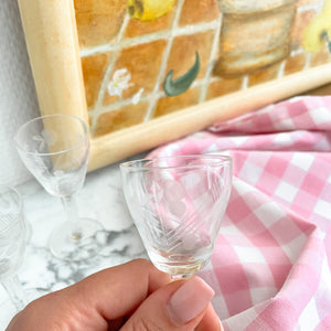 Vintage borrelglaasjes op voet