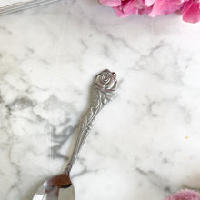 Afbeelding in Gallery-weergave laden, Vintage lepel roos
