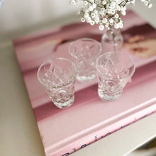 Afbeelding in Gallery-weergave laden, Vintage kristallen borrelglaasjes 
